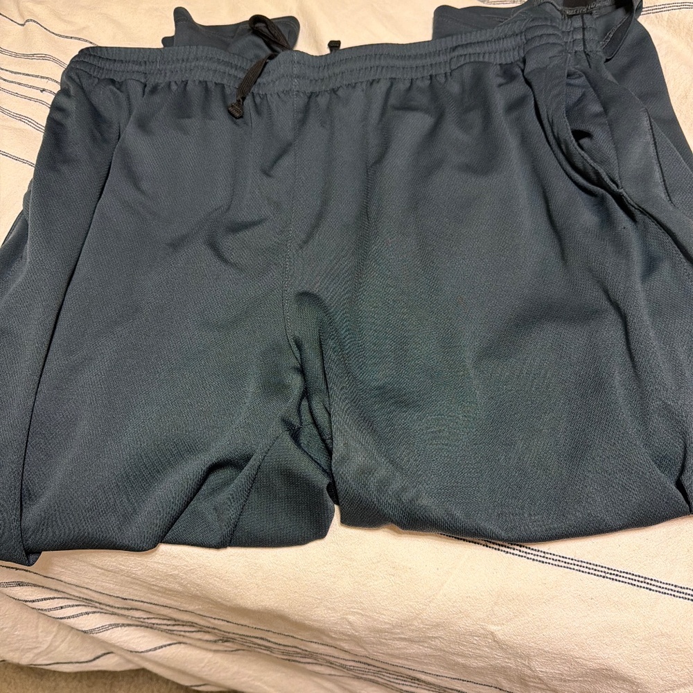Athletic pants